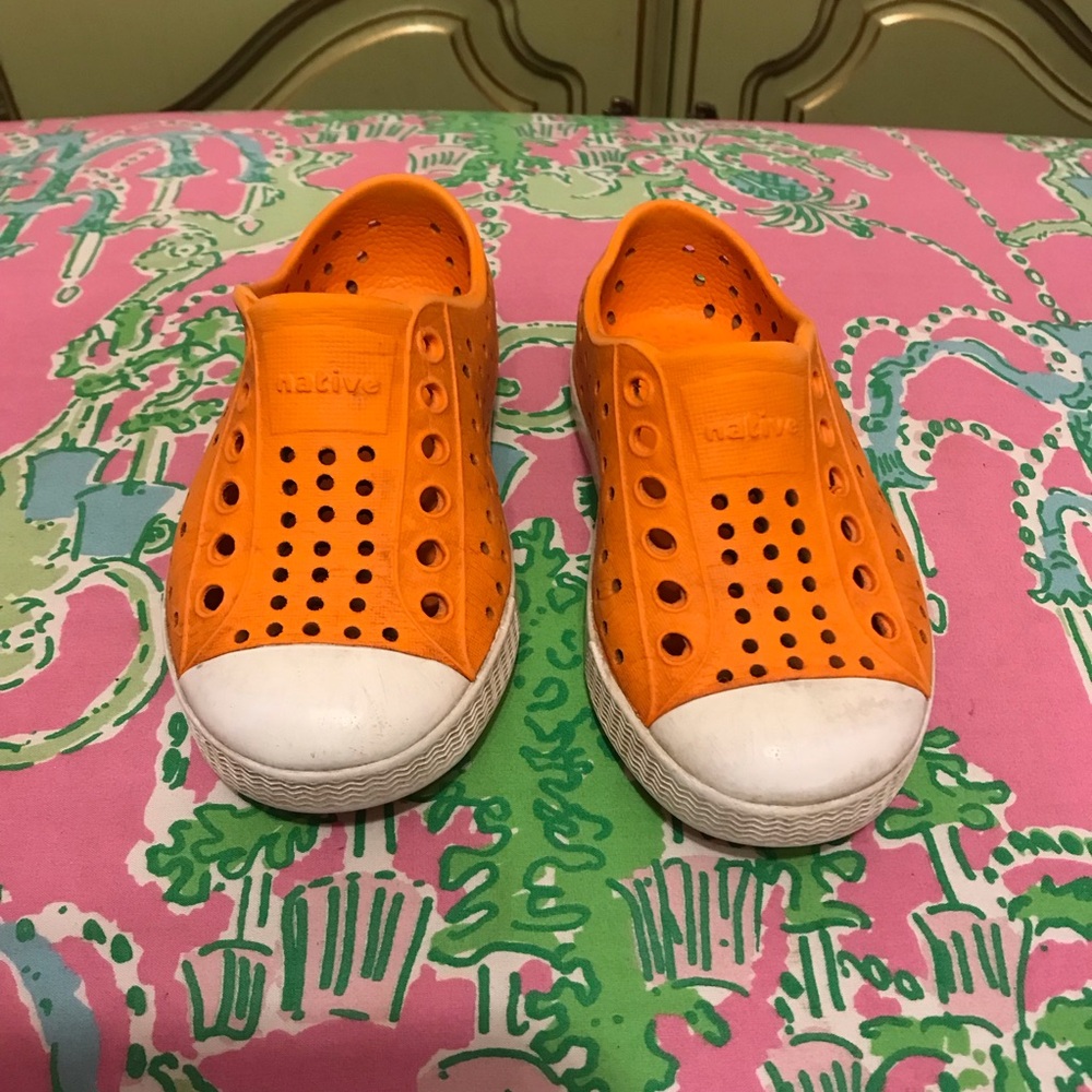 Native Jefferson Orange Childrens Shoes Size 6 Slip-on Water Shoes